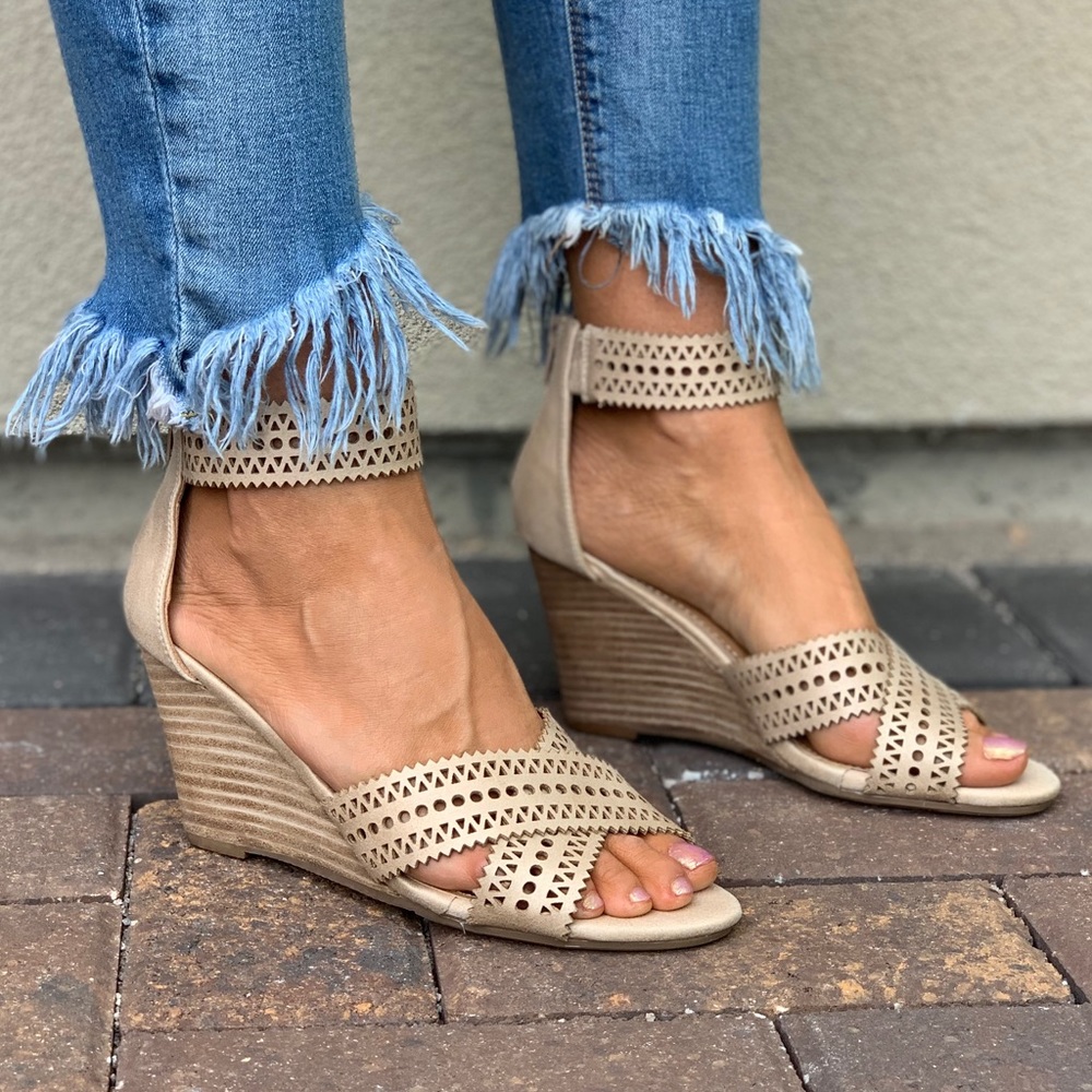 Distressed Cream Cut Out Details Wedge Sandal - Picture 6 of 8